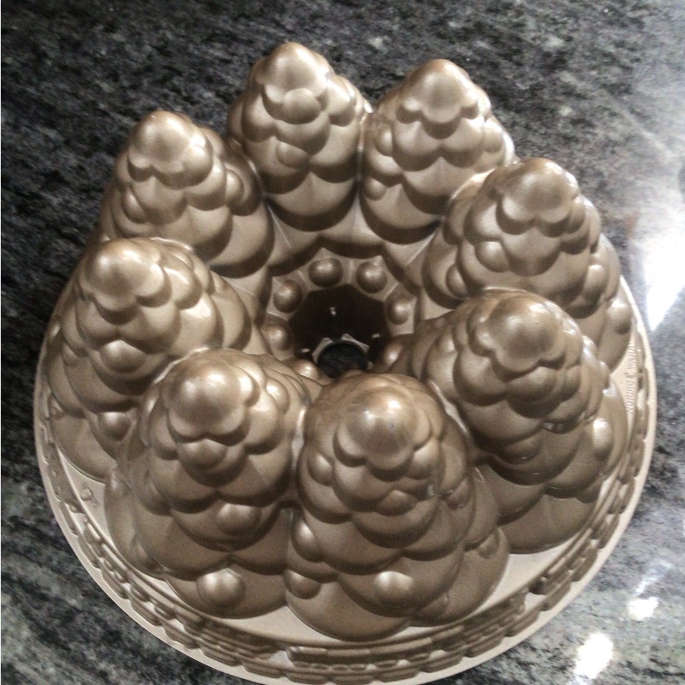 Bundt brand Holiday Tree cake pan